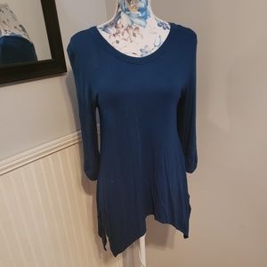 Cha Cha Vente Tapered Top V Neck Blue Small
